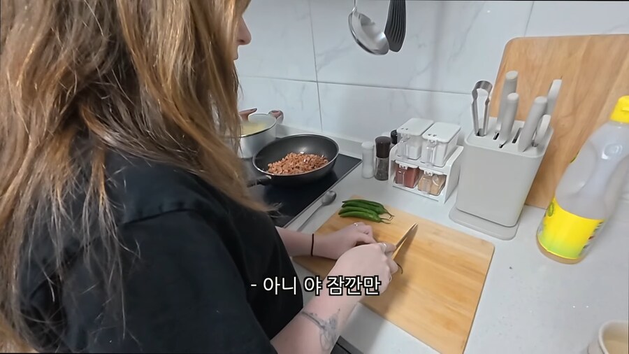 ???:야 누가 파스타에 청양고추를 넣어_1.png