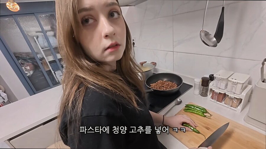 ???:야 누가 파스타에 청양고추를 넣어_8.png