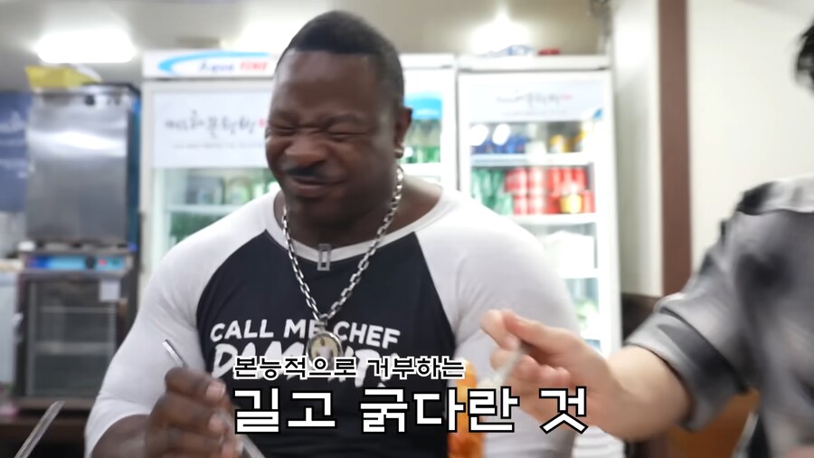 스스로 불러온 친절에 짓눌린 백악관 셰프_2.png