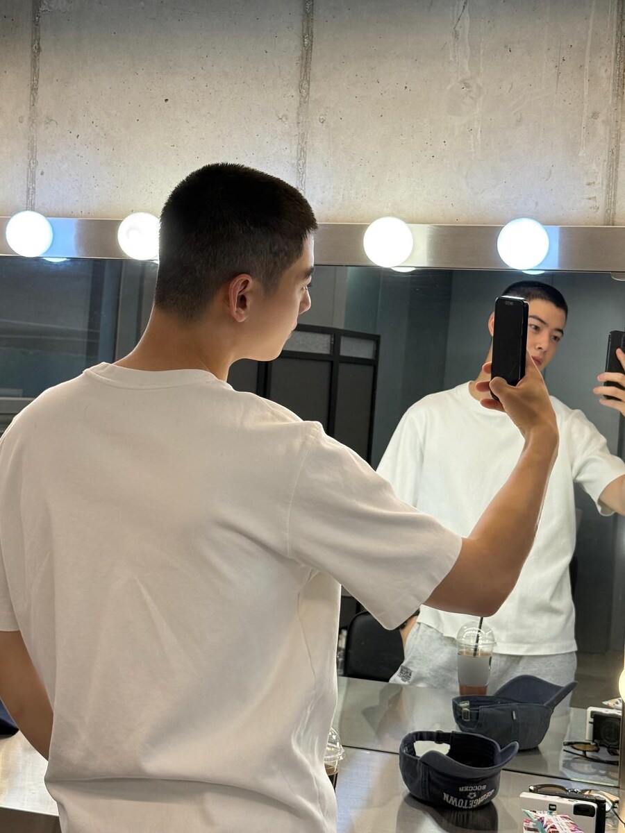 군대 가는 차은우, 빡빡 민 머리 공개…“아직 신기하고 어색”_3.jpg
