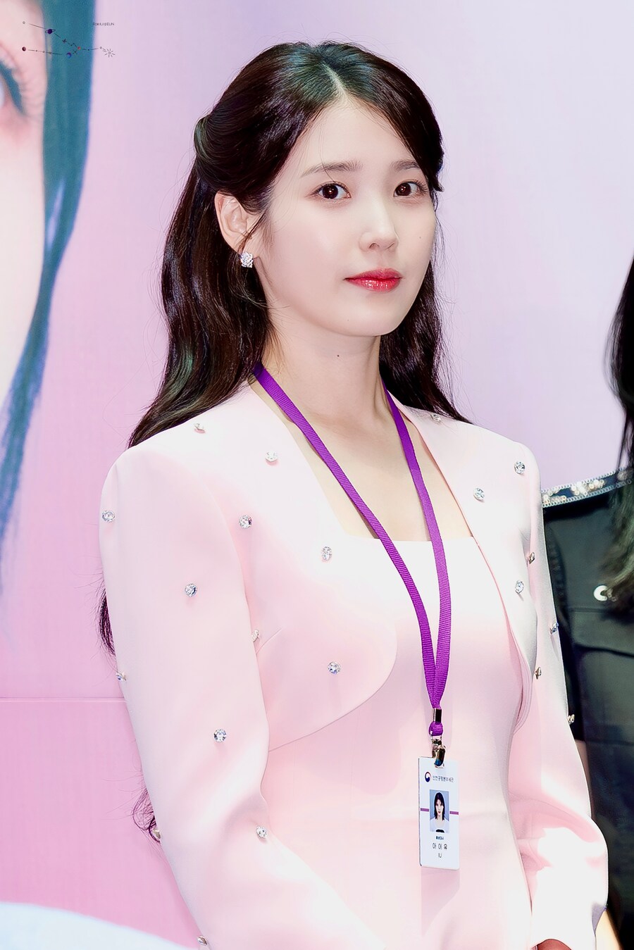 2025.07.25 아이유 인천공항본부세관 홍보대사 위촉식(땡촐이)_11.jpg
