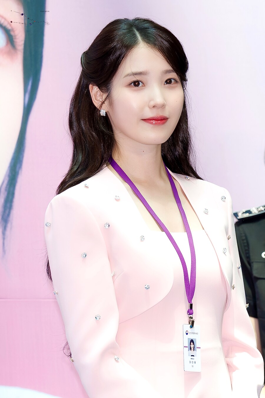 2025.07.25 아이유 인천공항본부세관 홍보대사 위촉식(땡촐이)_12.jpg