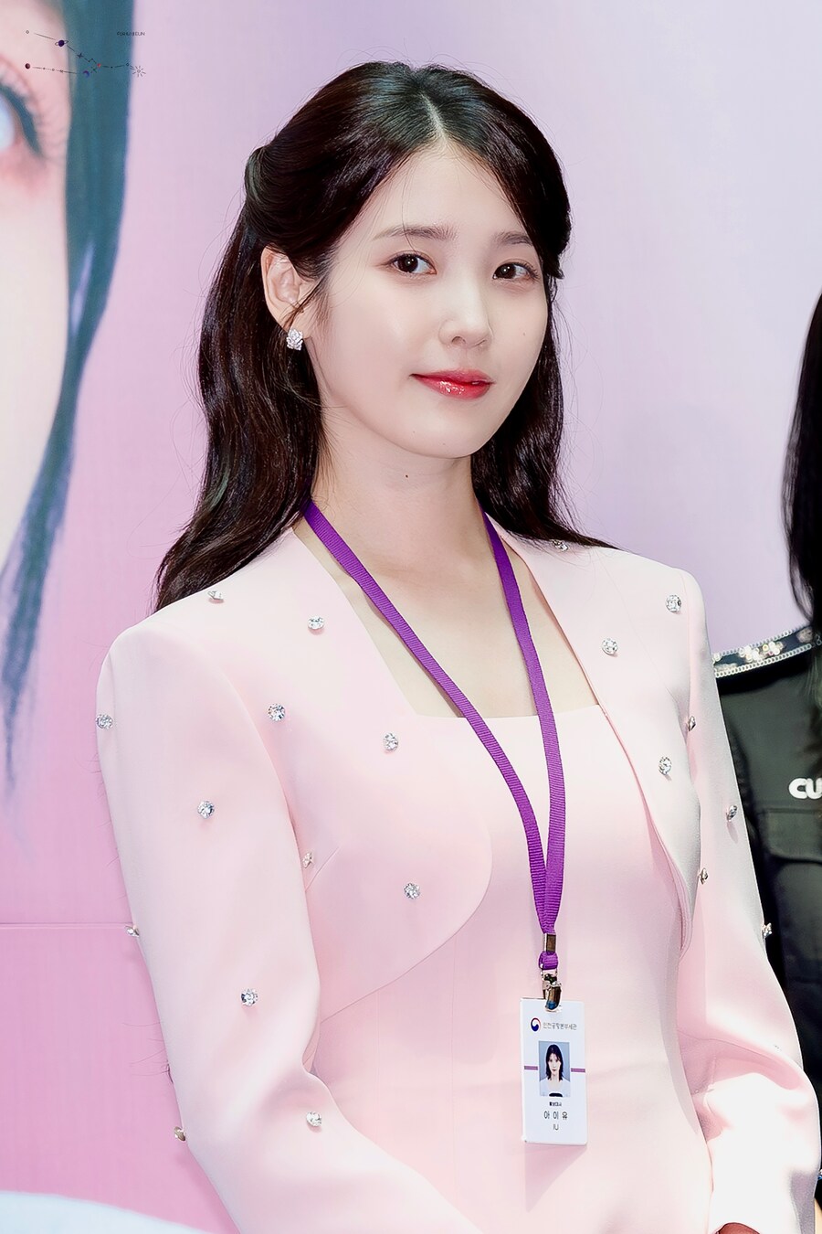 2025.07.25 아이유 인천공항본부세관 홍보대사 위촉식(땡촐이)_13.jpg