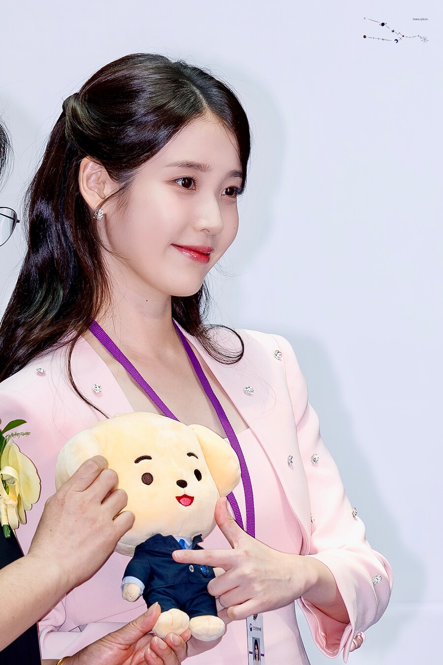 2025.07.25 아이유 인천공항본부세관 홍보대사 위촉식(땡촐이)_18.jpg