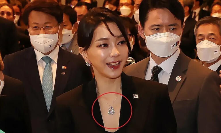 ‘김건희 목걸이’ 모조품 주장, 국격 추락 끝은 어디인가_1.jpg