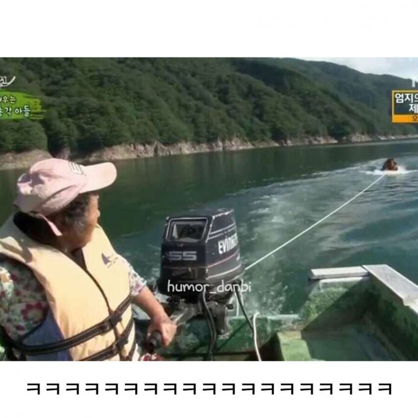 나이든 아들이 물놀이하는게 걱정인 노모_2.jpg