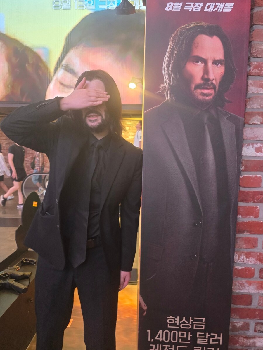 ㅂㄹㄹㄴ 시사회에서 존윅 코스프레_1.jpg