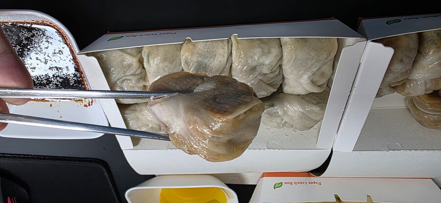 민생쿠폰으로 포장해온 만두_3.jpg