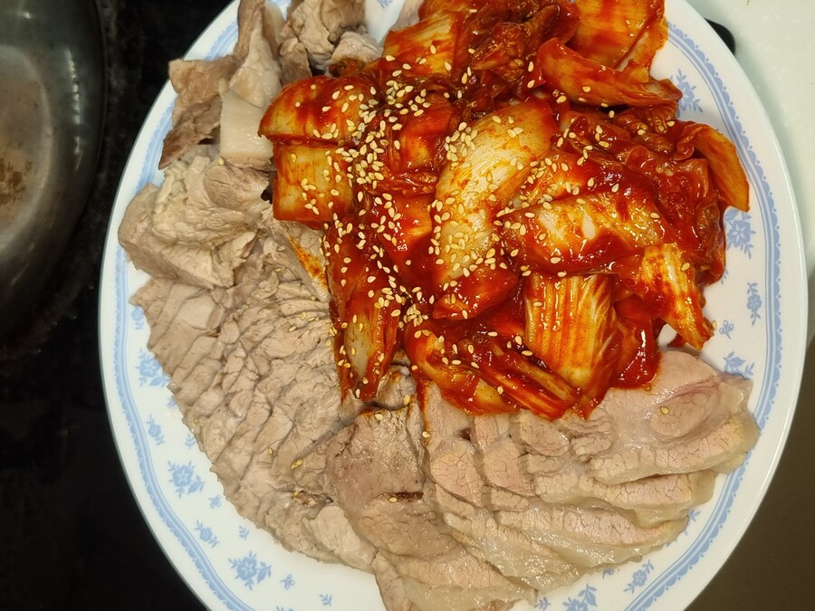 김장시즌은 아니지만 수육과 겉절이_2.jpg
