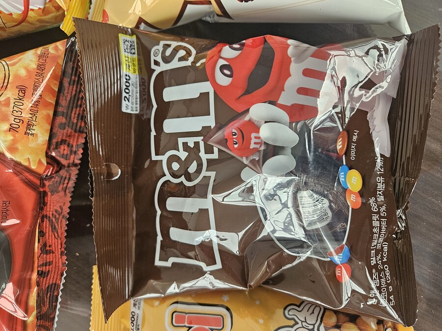 다이소 만원어치 과자들 & 꽃게랑 불짬뽕맛_2.jpg