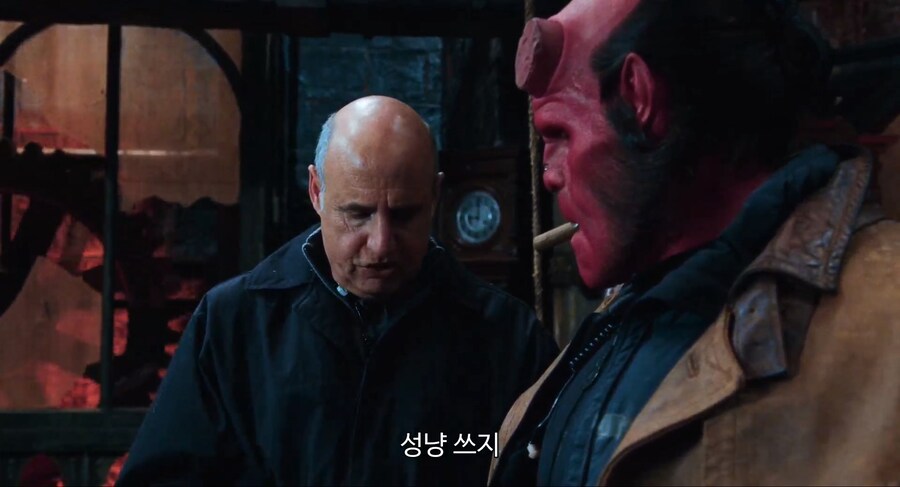 헬보이]이 아저씨 그냥 꼰대기만 한줄 알았는데_4.jpg