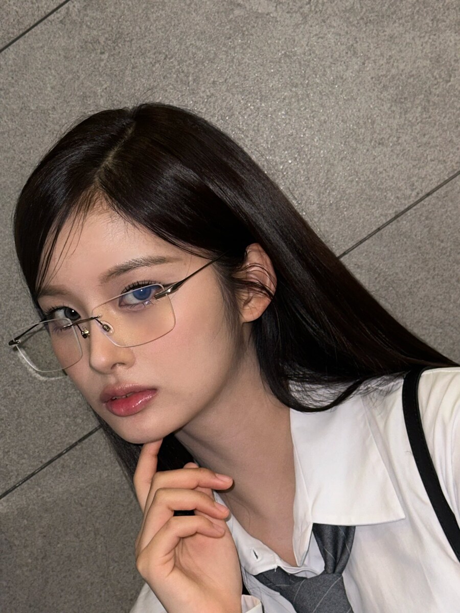 여성아이돌 안경_12.jpg