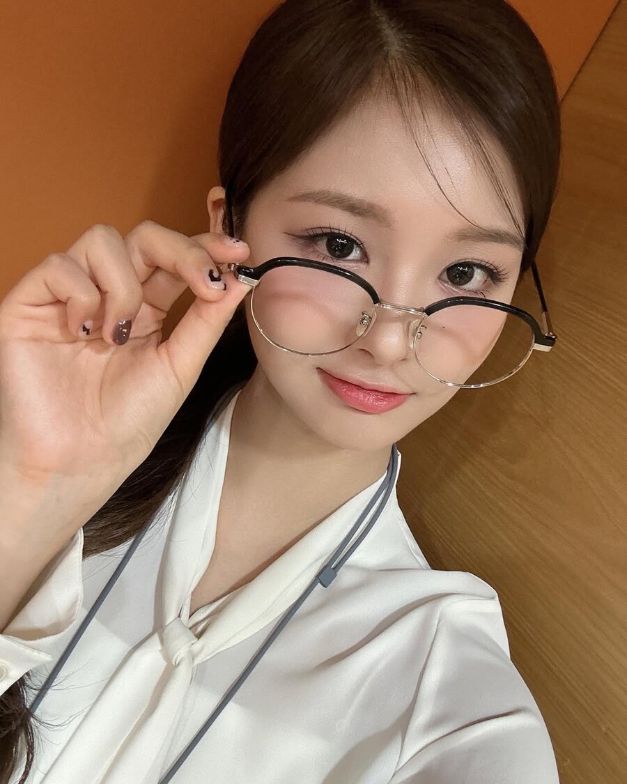 여성아이돌 안경_14.jpg