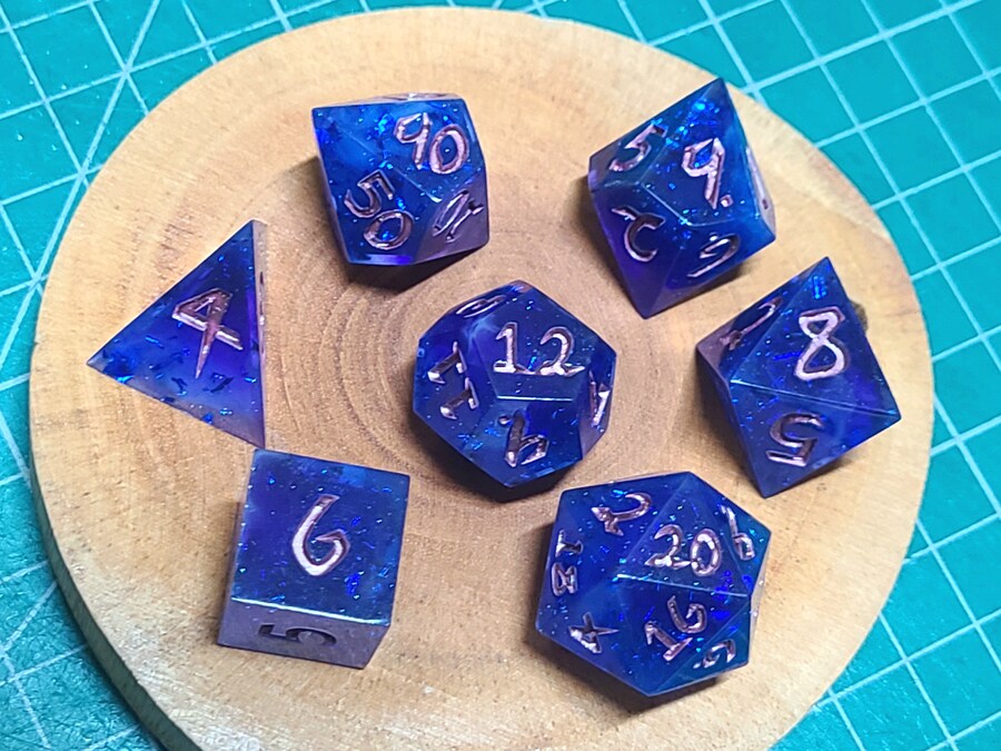 DnD 세션 감상 겸 파티원들에게 선물한 레진 주사위_13.jpg