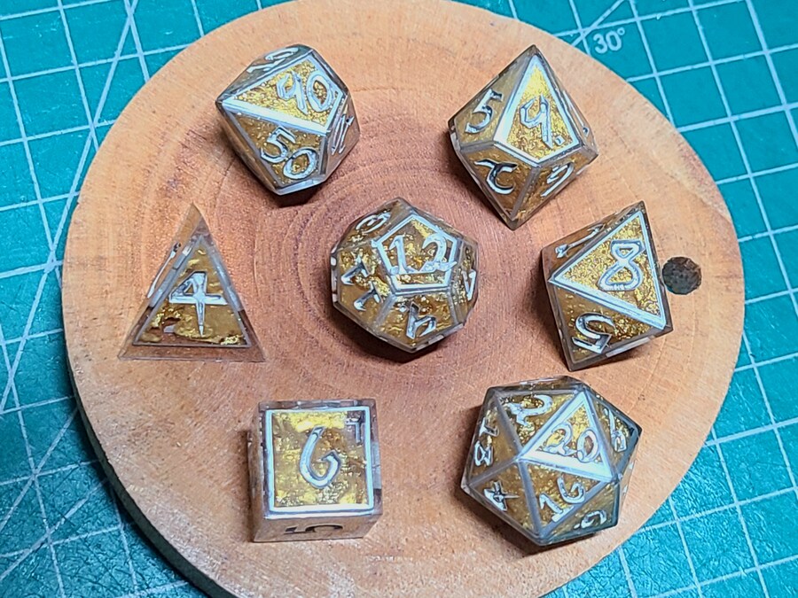DnD 세션 감상 겸 파티원들에게 선물한 레진 주사위_19.jpg