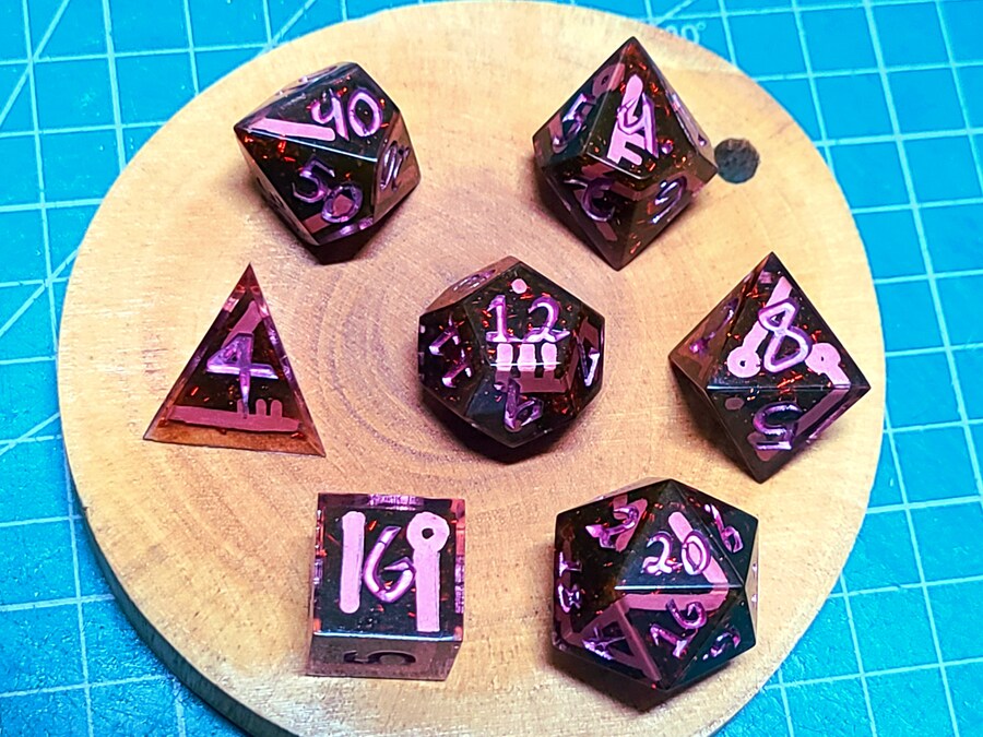 DnD 세션 감상 겸 파티원들에게 선물한 레진 주사위_24.jpg