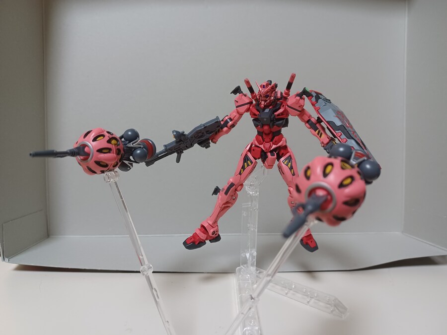 HG 지쿠악스 붉은 건담_5.jpg