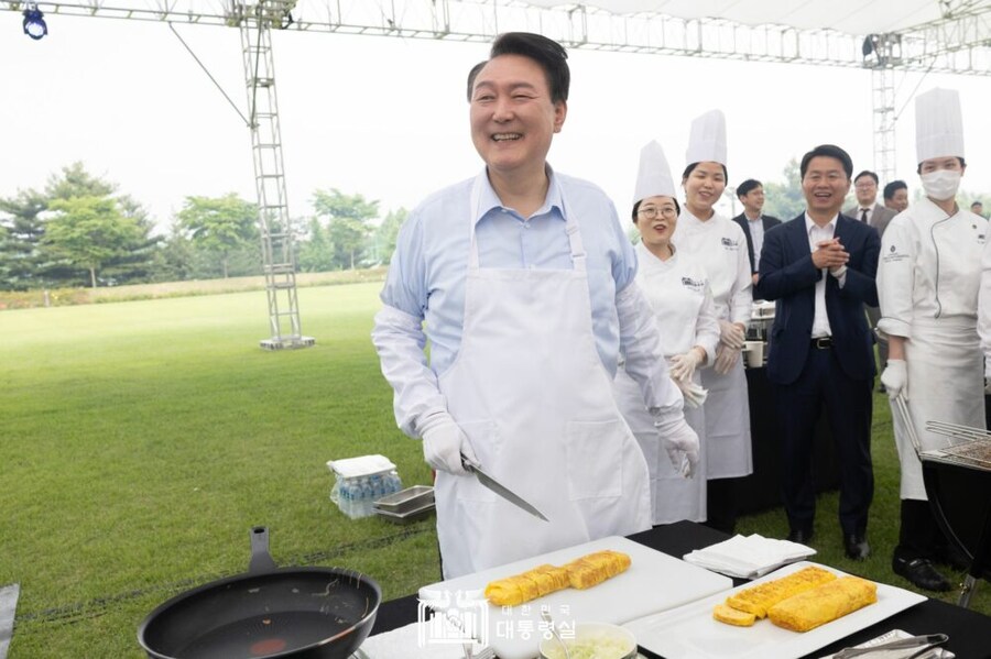 윤썩렬 별의순간.jpg_1.jpg