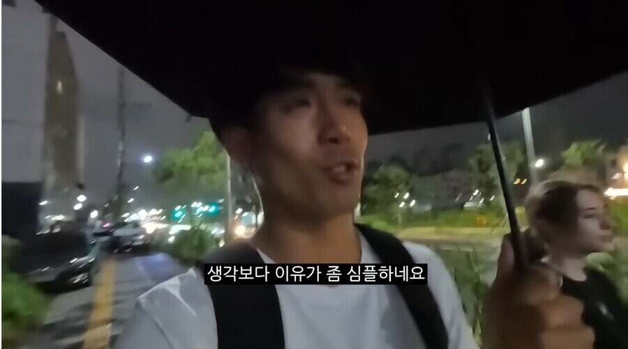 프랑스인이 비 와도 우산을 안 쓰는 이유.jpg_13.jpg