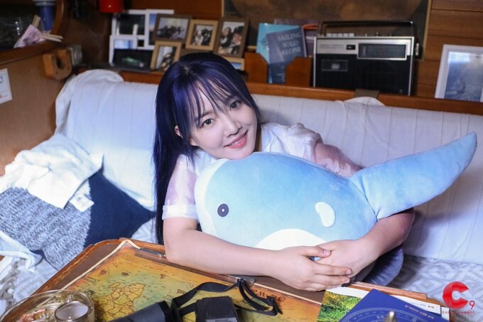 윤하시 5집 Rescue LP 나왔따_2.jpg