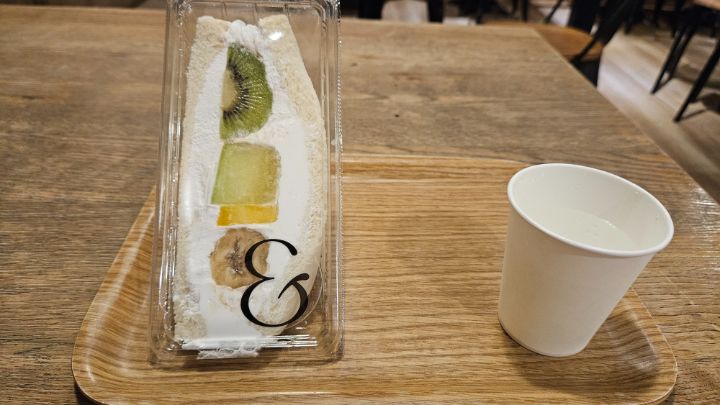 니이가타 마지막 식사 후르츠산도 미스터도넛 멘치카츠_2.jpg