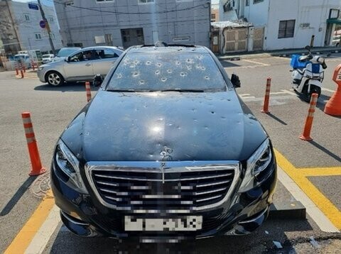50대가 술먹고 쇠망치로 S클래스 박살낸 사건_2.jpg