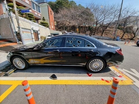 50대가 술먹고 쇠망치로 S클래스 박살낸 사건_3.jpg