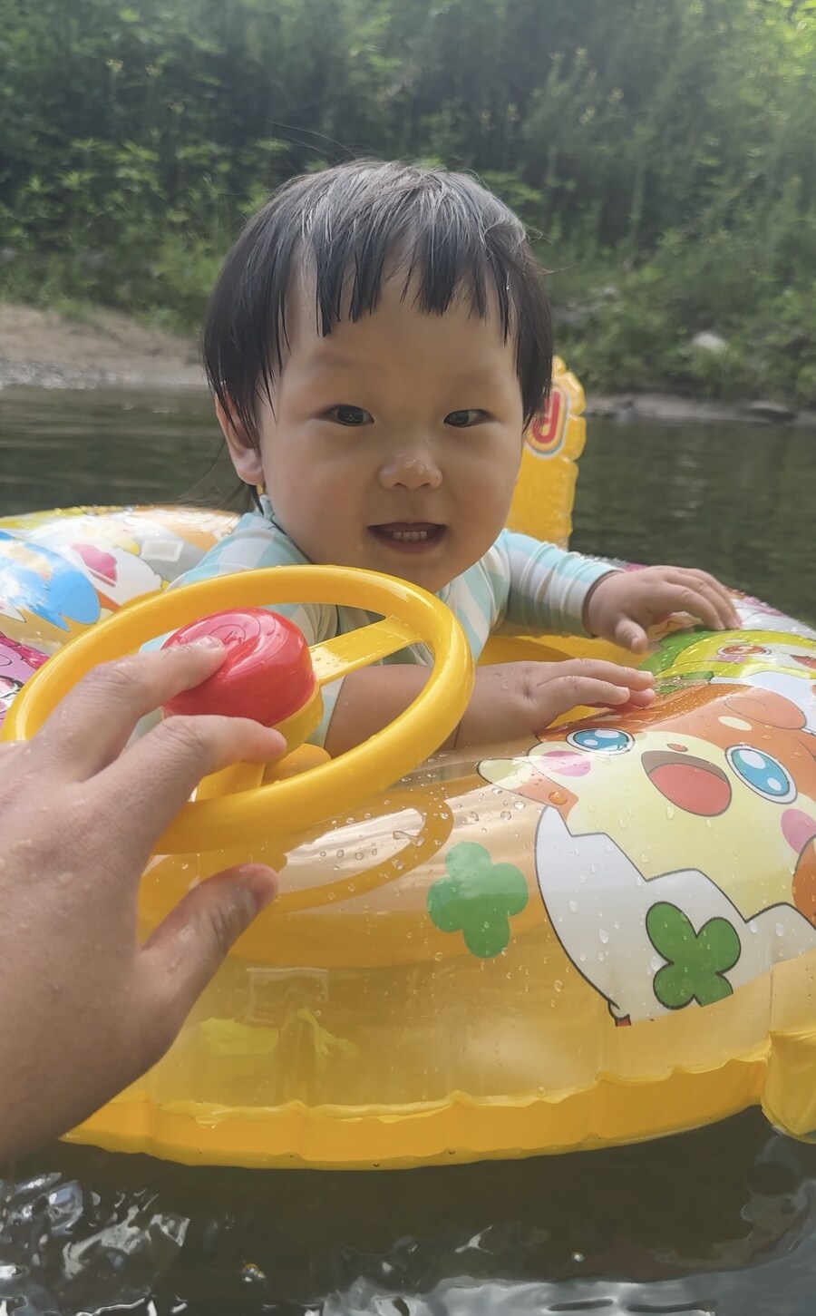 계곡에서 아이와 함께_4.jpg