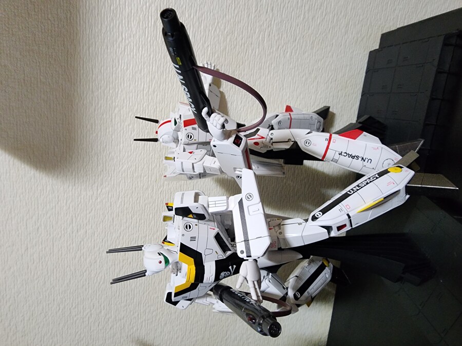 마크로스 vf-1 발키리와 하야세 미사_1.jpg