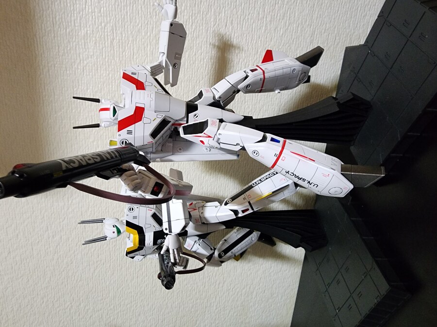 마크로스 vf-1 발키리와 하야세 미사_3.jpg