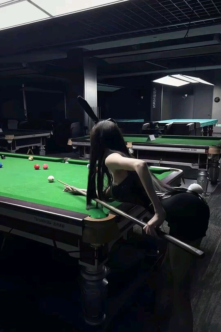 이런 누나가 포켓볼 내기하자고 따라오라하면 우짬_1.jpg