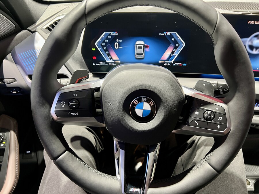 BMW 드센에서 신형 1시리즈 구경_4.jpg
