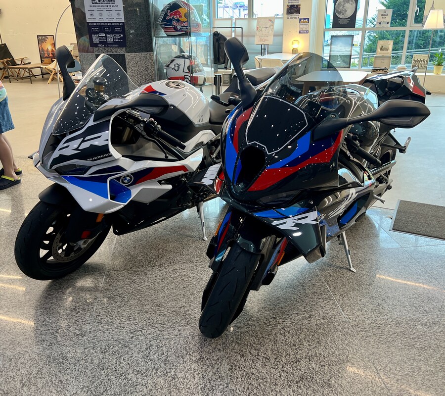 BMW 드센에서 신형 1시리즈 구경_13.jpg