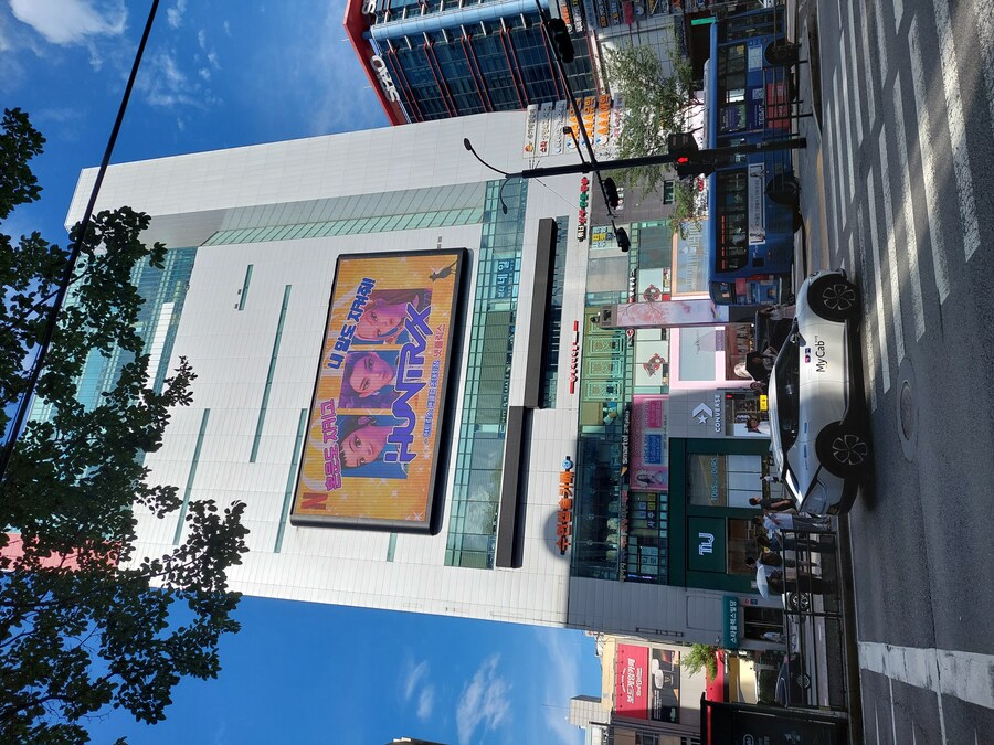 케데헌) 강남역 근황.jpg_2.jpg