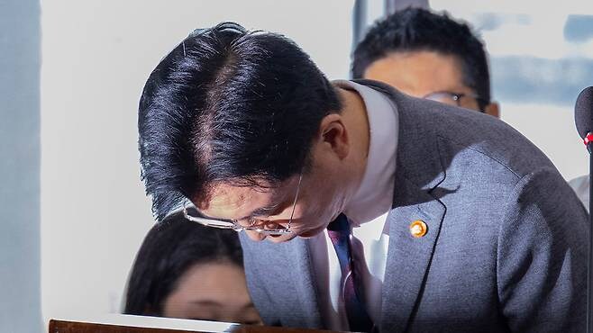 김영훈 노동장관, 무궁화호 인명사고에 "제가 너무 부족" 거듭 사과_1.jpg