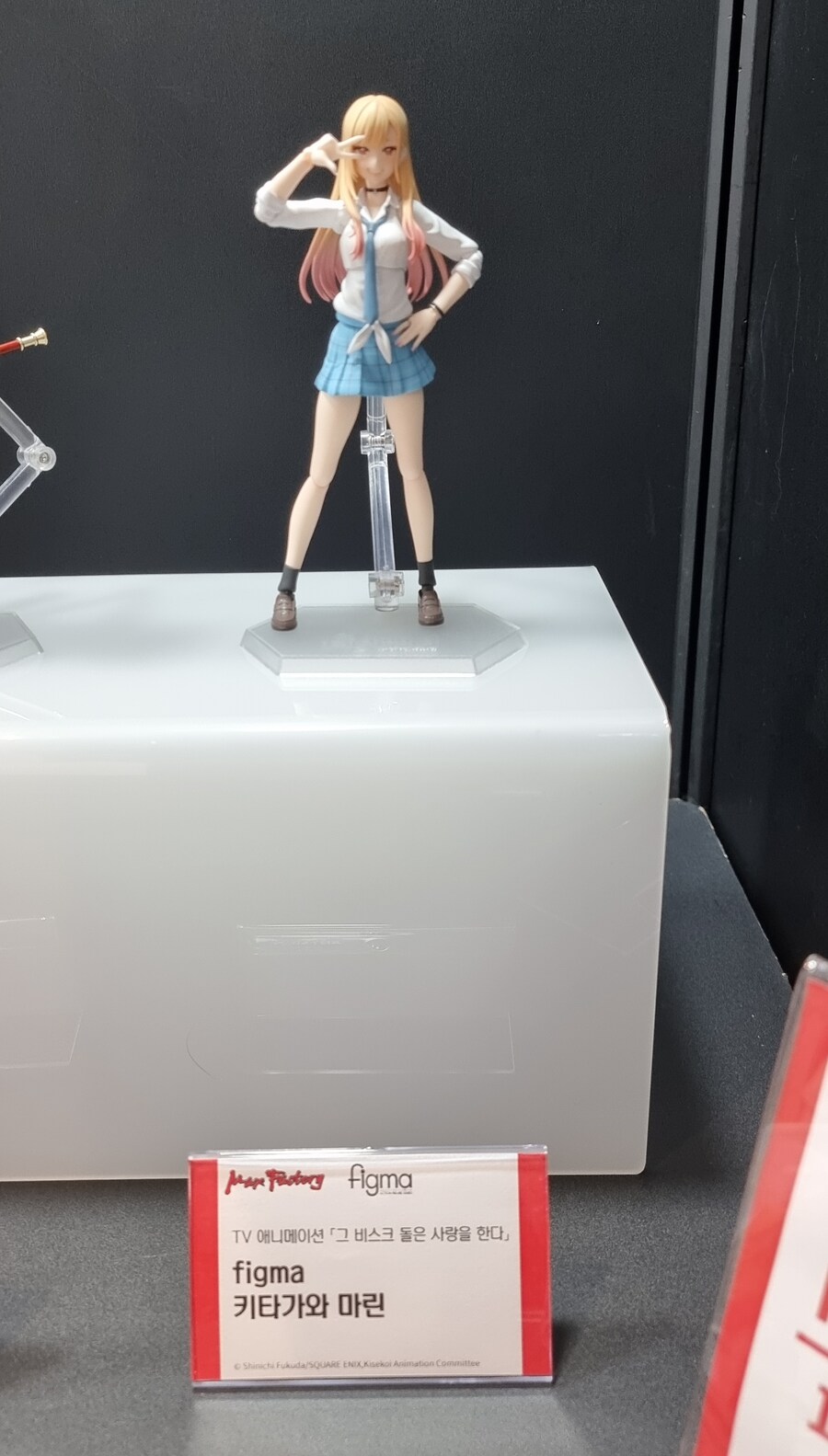 [맥스팩토리] figma 그 비스크 돌은 사랑을 한다. 키타가와 마린 전시 이미지_1.jpg