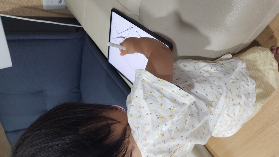 육아) ???: 이 아이패드는 이제 제 겁니다._1.jpg