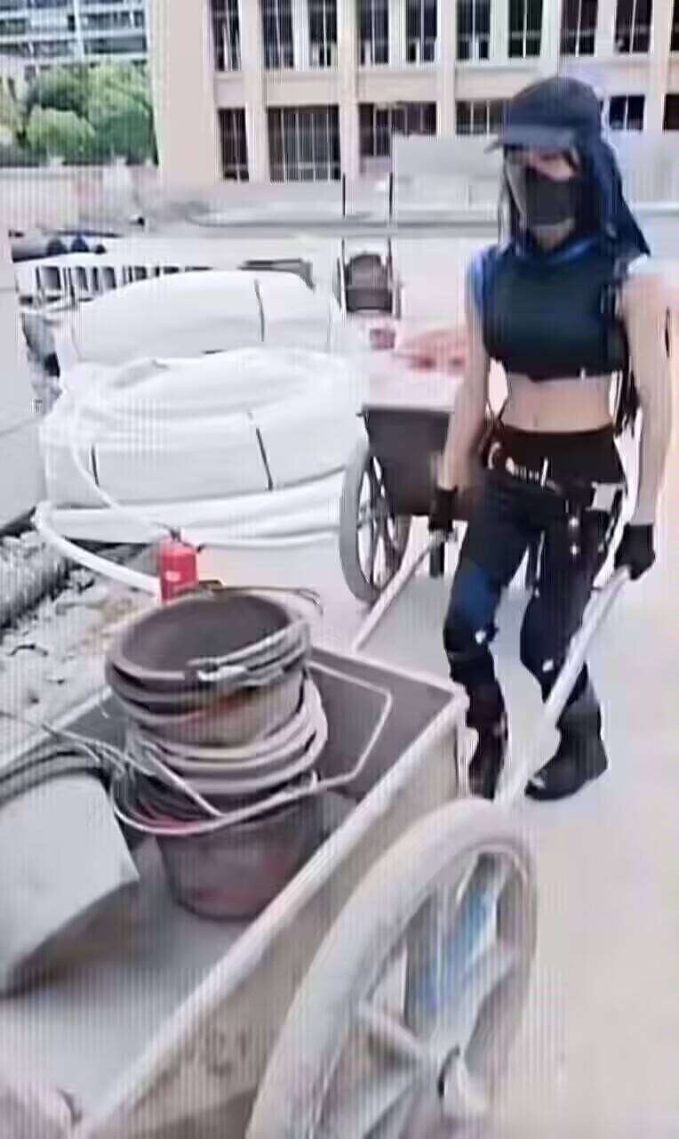 블루아카) 노가다뛰는 사오리_1.png