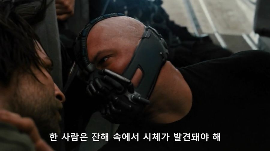 [배트맨]혁명의 불꽃을 위해서 한사람을 희생을 시키는 베인_2.jpg