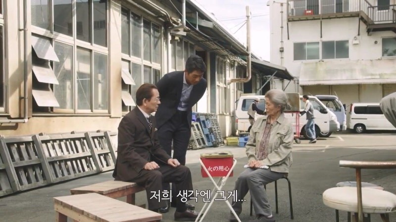 50살이 넘는 히키코모리 아들의 뒷바라지를 하는 어머니를 긁는 형사들_3.jpg
