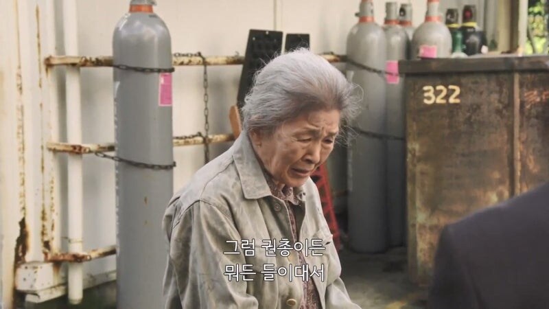50살이 넘는 히키코모리 아들의 뒷바라지를 하는 어머니를 긁는 형사들_27.jpg