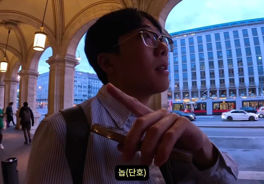 오페라에 청바지에 후드티를 입고가는건 예의 없는걸까?_9.png