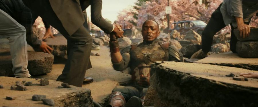 [MCU]처절하게 싸웠던 샘 윌슨_8.jpg