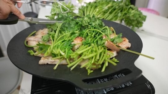 의외로 고수랑 먹으면 맛있다는것 .jpg_2.jpg