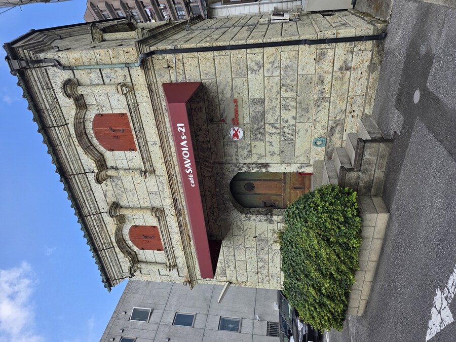 지브리)일본 여행중에 본 카페_1.jpg