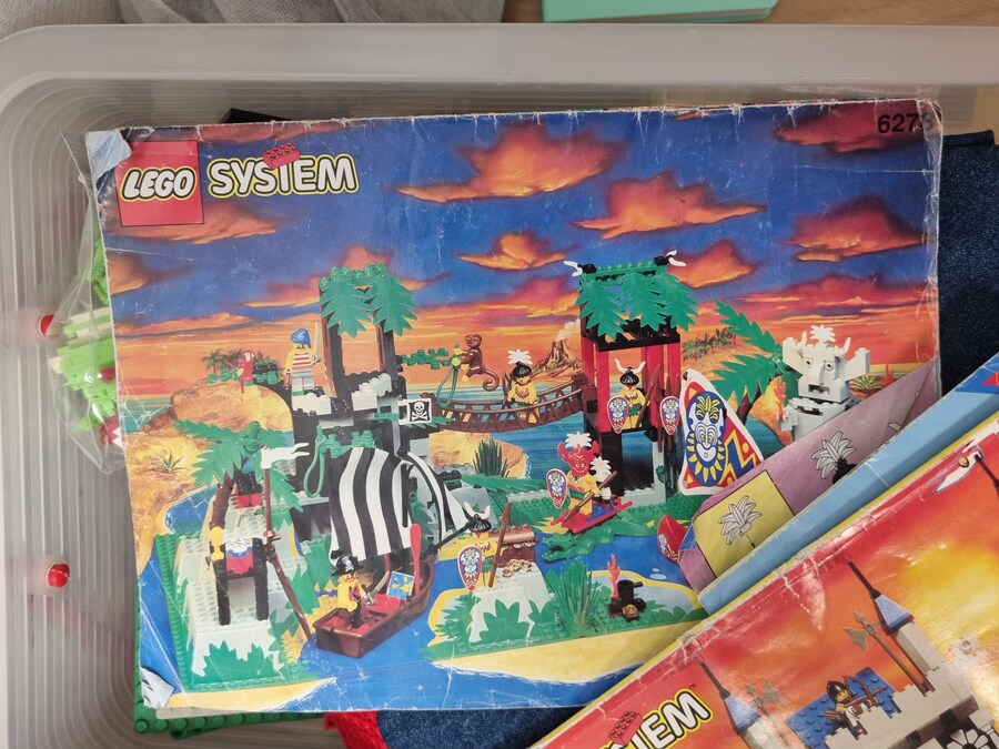 어릴적 레고상자 열어보기_1.jpg