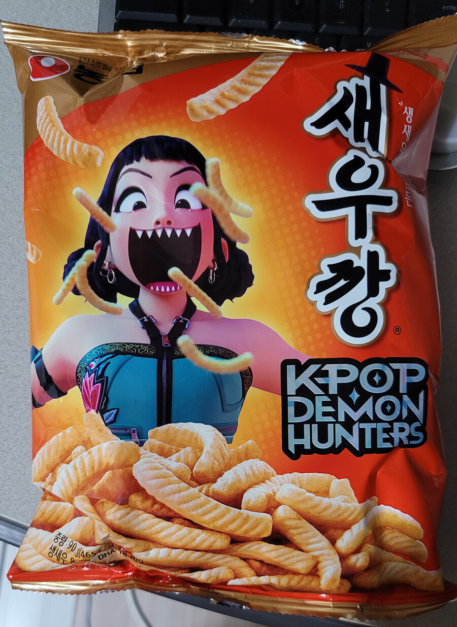 케데헌 새우깡 동네마트에도 들어왔네_1.jpg