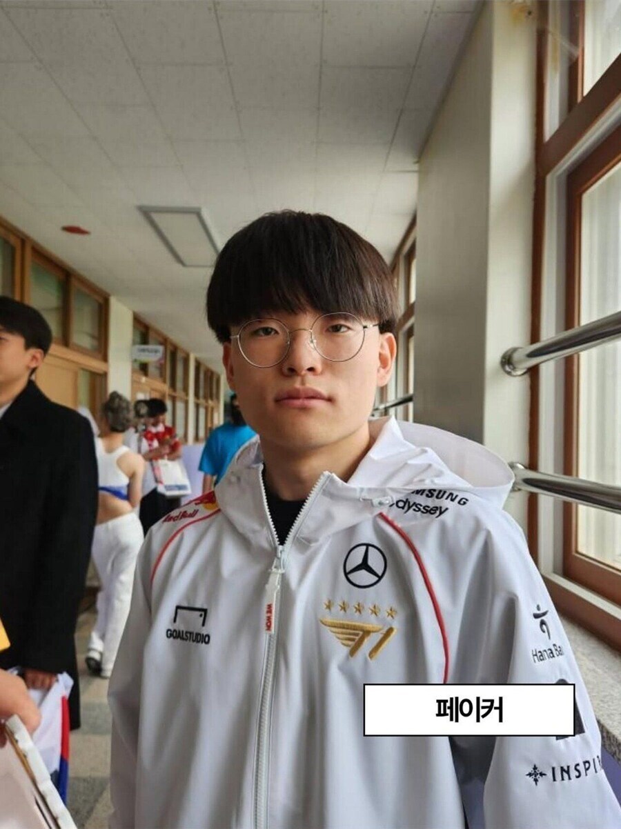 이번에 역대 최고점 갱신했다는 의정부 고등학교 졸업사진_4.jpg