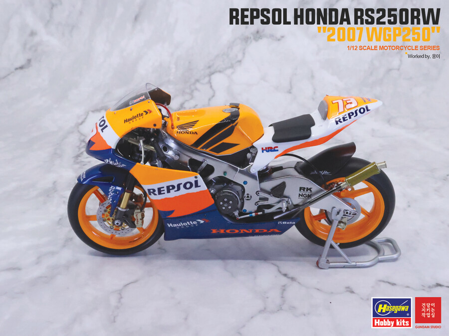 [Hasegawa] 1/12 Repsol Honda RS250RW 2007_20.jpg