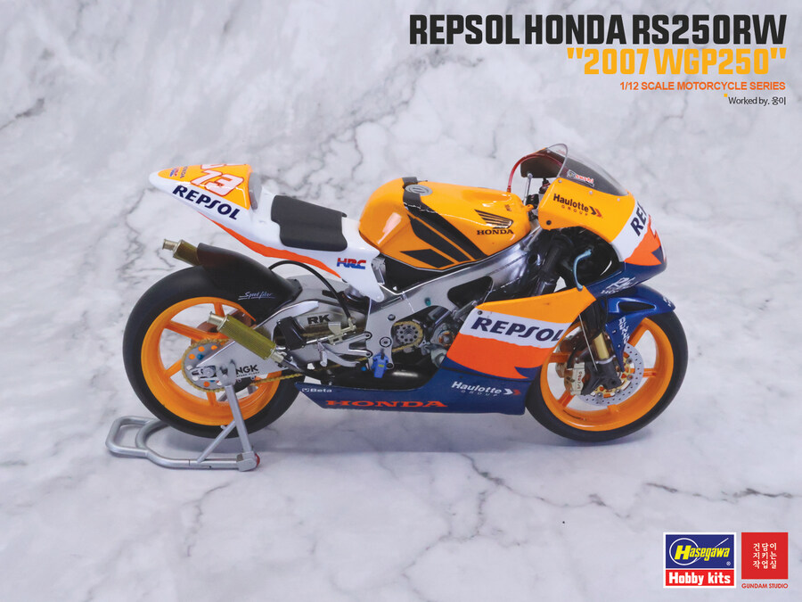 [Hasegawa] 1/12 Repsol Honda RS250RW 2007_27.jpg